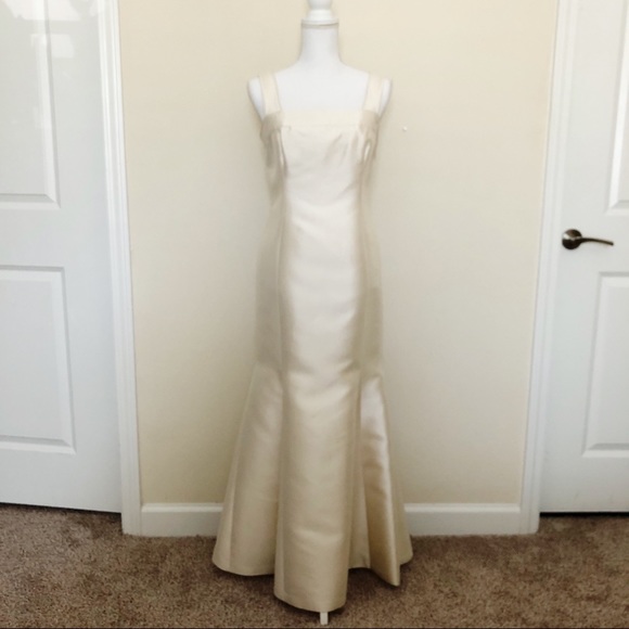 DESIGNER LIMITED EDITION WEDDING DRESS - Picture 8 of 15